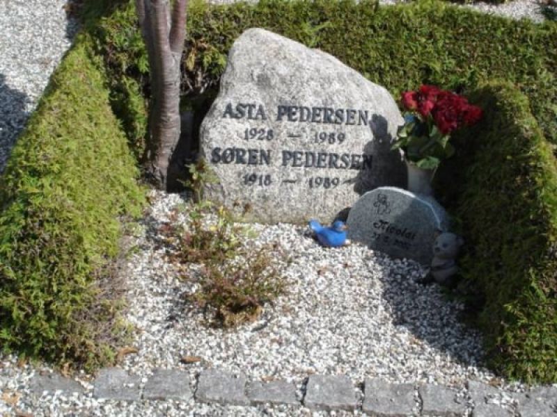 Asta  Pedersen   .jpg